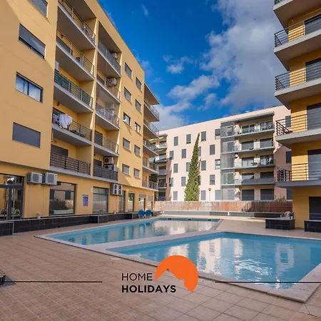 #215 Equiped With Ac And Pool In Apartman