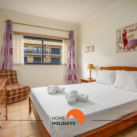#215 Equiped With Ac And Pool In * Armação de Pêra